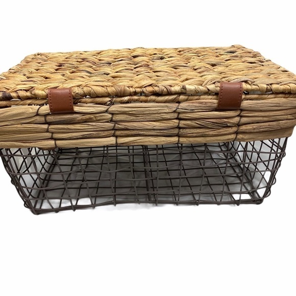 Rustic Wire Straw Basket Removable Lid Picnic - Picture 2 of 4